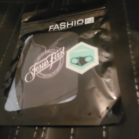 Facemask - Picture 8 of 10